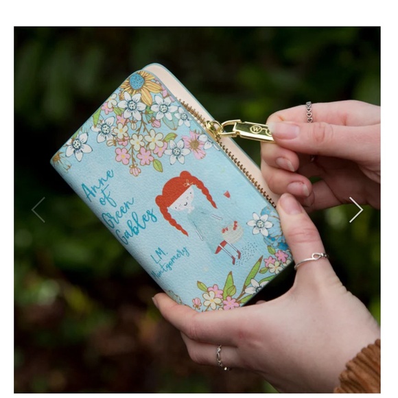 ANNE OF GREEN GABLES BOOK ZIP AROUND PURSE - Picture 1 of 4